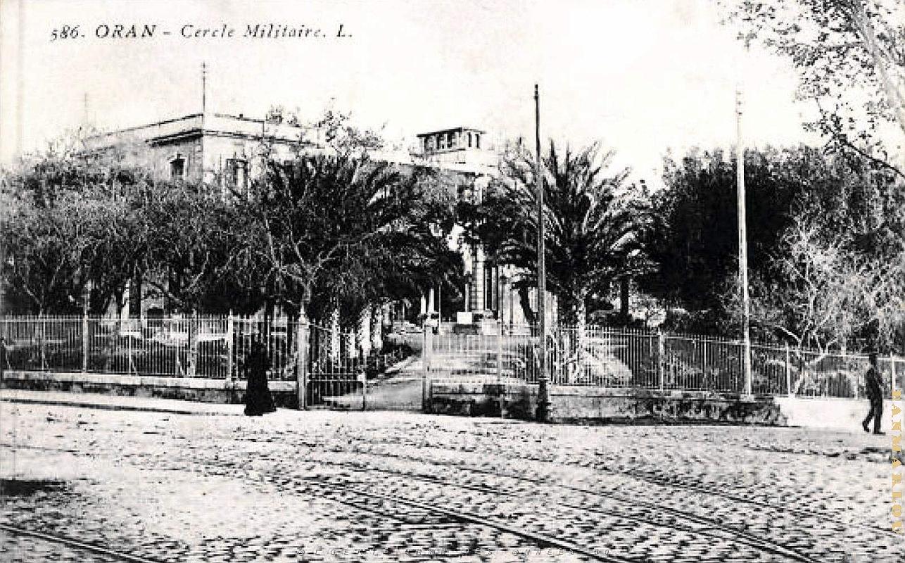 Oran - Place d'Armes - Cercle Militaire.jpg